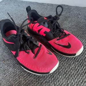 Nike Team Hustle Youth 5.5 Indoor Soccer Shoes